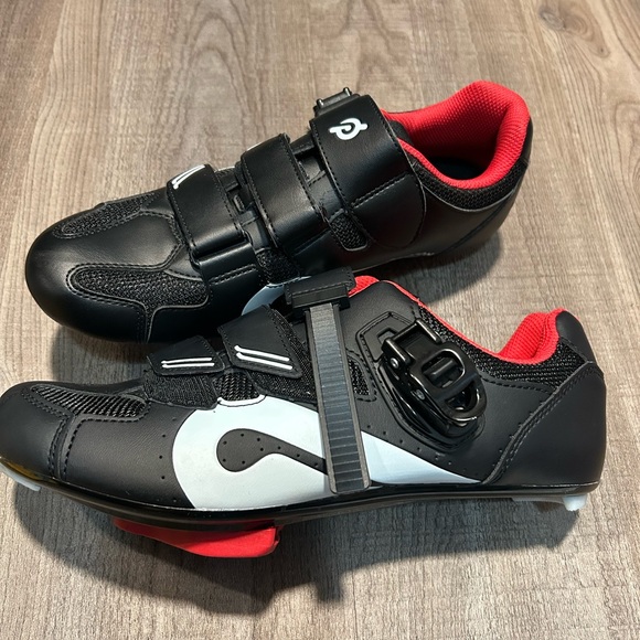 Peloton women Sneakers - Black and White with Red Accents - Picture 5 of 16